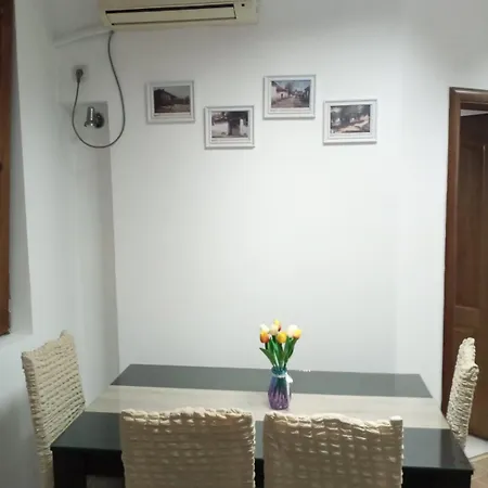 Mladenovic Center, Free Parking&wifi Appartamento