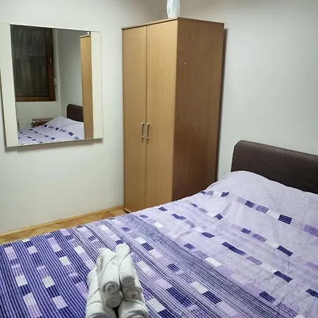 Mladenovic Center, Free Parking&wifi Appartamento *