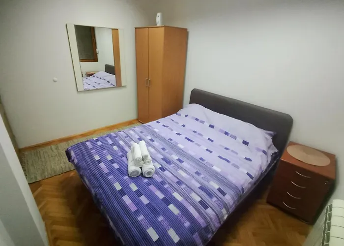 Mladenovic Center, Free Parking&wifi Апартаменты