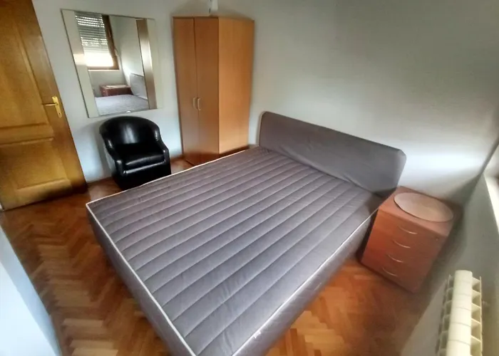 Mladenovic Center, Free Parking&wifi Апартаменты Вране